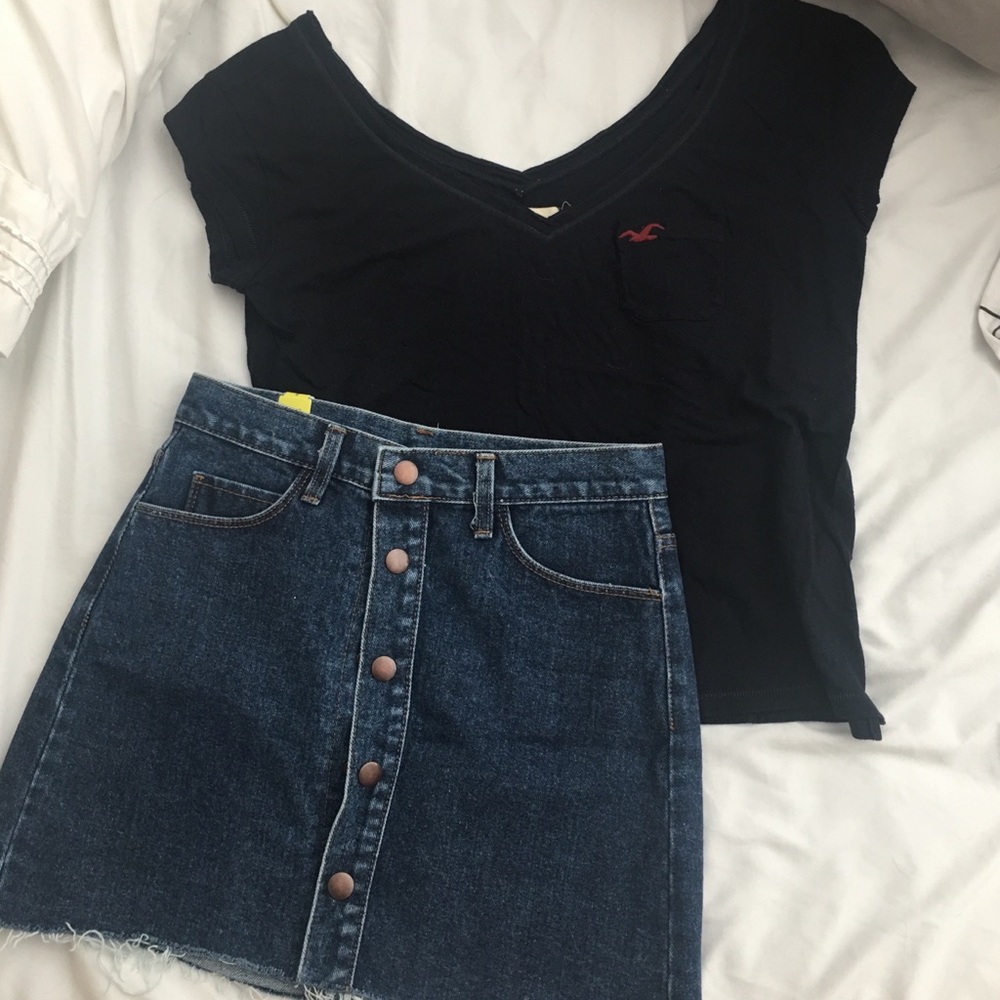 🚚Hollister co. -deep wide neck top- navy - size s